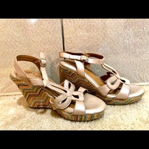 Women’s wedge sandals size 9M